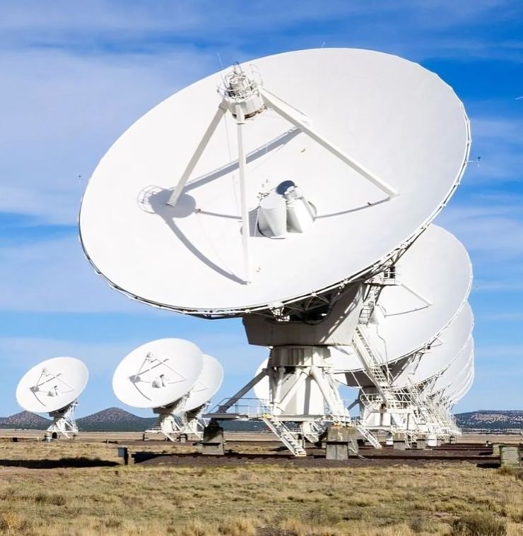 Placed radar tower in open field – built by trusted radar manufacturer for surveillance
